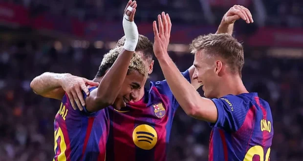 أولمو ولامين يحتفلان بالهدف