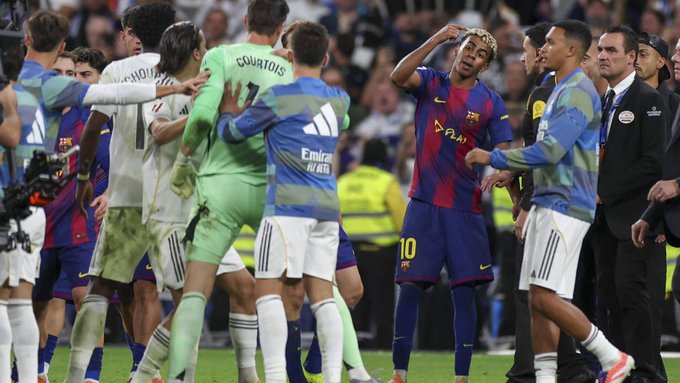 لامين يامال و تيبو كورتوا