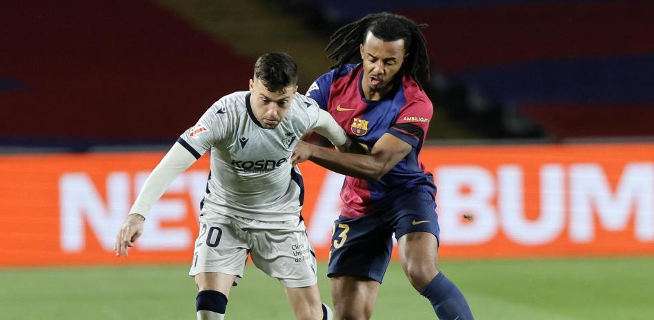 جول كوندي في مباراة ضد أوساسونا