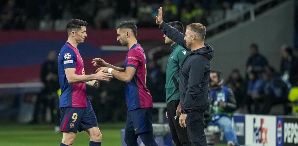 ليفاندوفسكي وفيران توريس، اثنان من خيارات برشلونة لمستقبل الرقم "9"