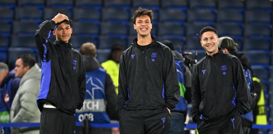 دييغو كوتشن، برفقة درو فرنانديز وباردجي، قبل مباراة دوري أبطال أوروبا في ستامفورد بريدج