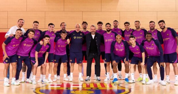 هانزي فليك في زيارة لفريق كرة الصالات