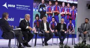 رئيس نادي برشلونة، جوان لابورتا، في فوروس دي فانجارديا.