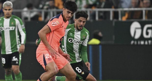 برنال في مباراة الدوري الإسباني ريال بيتيس - برشلونة (3-5)