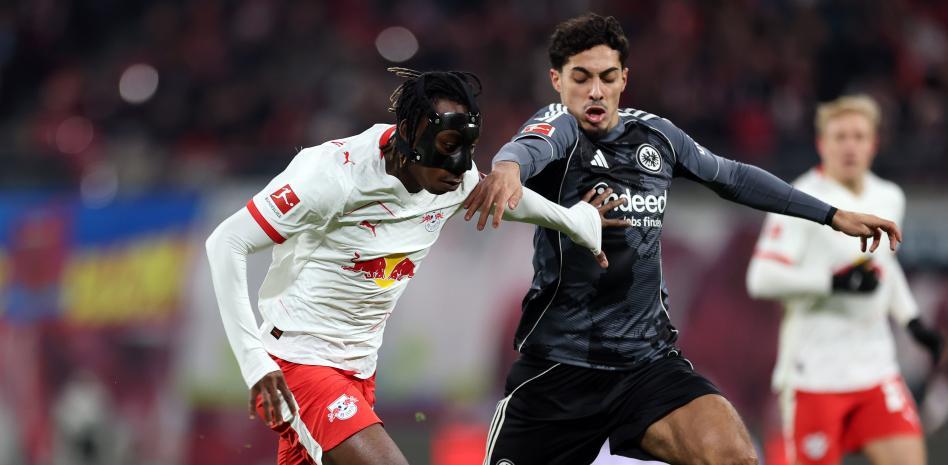 يان ديوماندي، من لايبزيغ، دمر منافس برشلونة