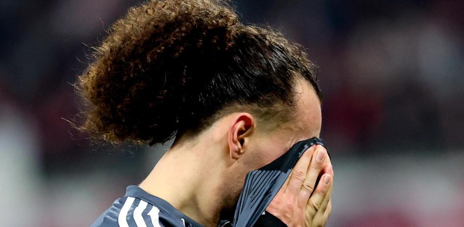 كان آرثر ثياتي مدافع آينتراخت فرانكفورت على وشك البكاء بعد الهزيمة 6-0 في لايبزيج.