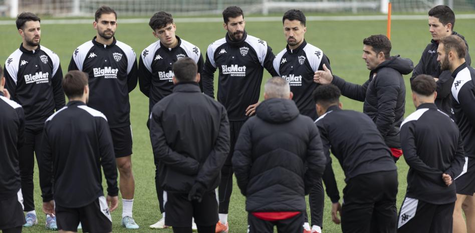 جلسة تدريبية لنادي غوادالاخارا استعداداً لمباراتهم في دور الـ32 من كأس ملك إسبانيا ضد نادي برشلونة