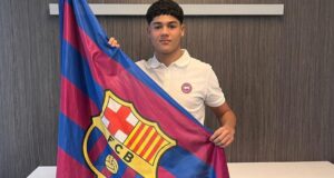 سيستمر إسماعيل زياني، الموهبة البالغة من العمر 16 عامًا من أكاديمية لاماسيا، كلاعب شاب.