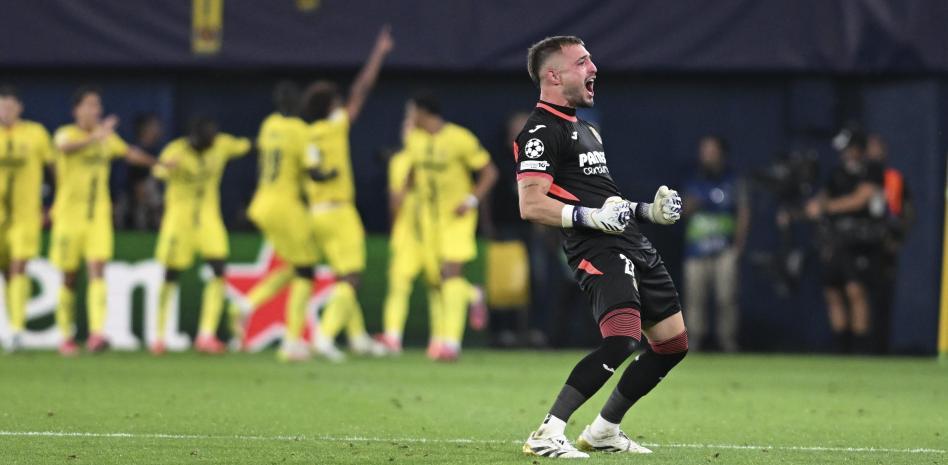 أرناؤو تيناس يكشف أسرارًا عن نادي برشلونة