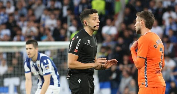 جارسيا فيردورا يتحدث مع مينجويزا في أنويتا