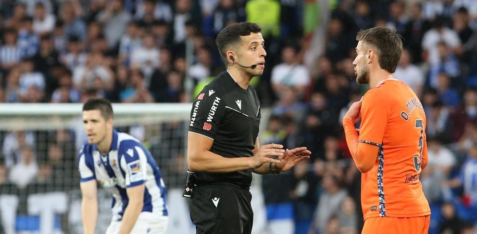 جارسيا فيردورا يتحدث مع مينجويزا في أنويتا