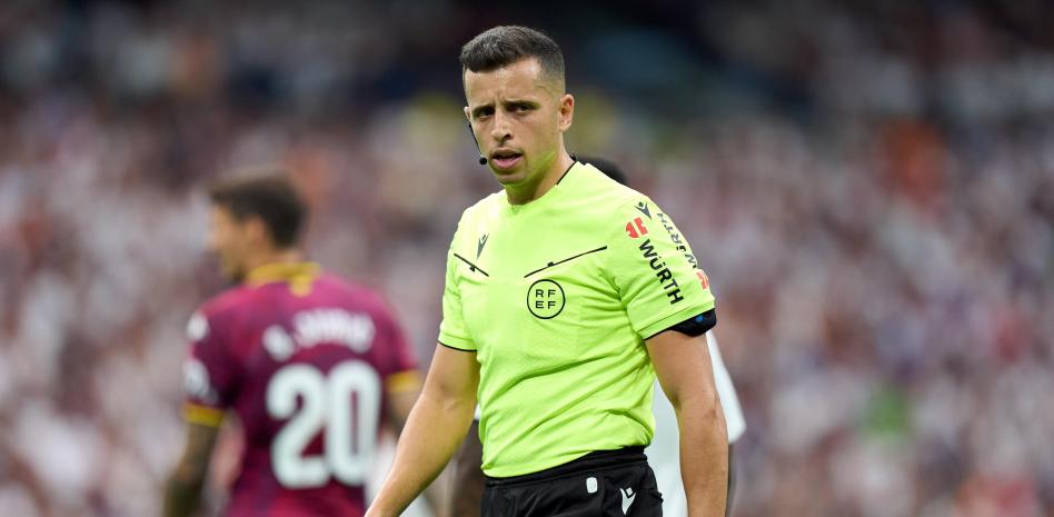 تم اختيار فيكتور غارسيا فيردورا لإدارة مباراة الديربي يوم السبت المقبل على ملعب آر سي دي إي.