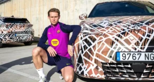 دي يونغ مع سيارة كوبرا رافال