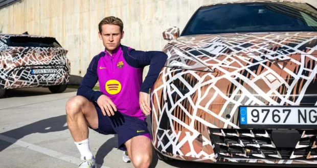 دي يونغ مع سيارة كوبرا رافال