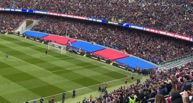 مدرج التشجيع لبرشلونة في الكامب نو