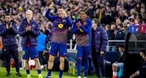 داني أولمو، وروبرت ليفاندوفسكي، ولامين يامال يحتفلون بهدف مارك بيرنال