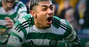 جوليان أراوخو يحتفل بأول هدف له مع سلتيك