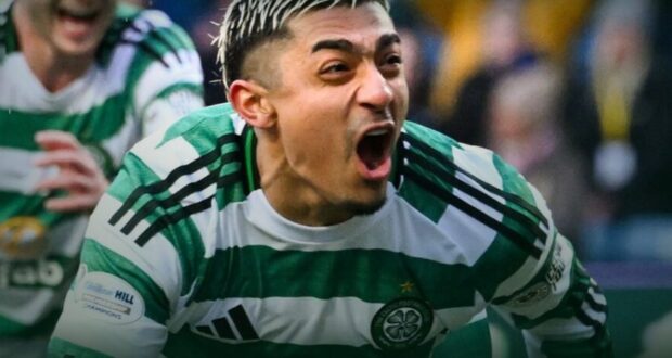 جوليان أراوخو يحتفل بأول هدف له مع سلتيك