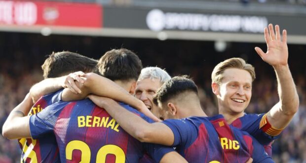 مارك بيرنال يحتفل بهدف، ودي يونغ سيسجل هدفاً لاحقاً