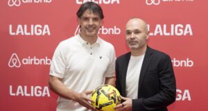 أندريس إنييستا وفرناندو مورينتس، في إحدى فعاليات الدوري