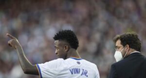 الليغا تدين الإهانات العنصرية لفينيسيوس في الكلاسيكو 3 فينيسيوس