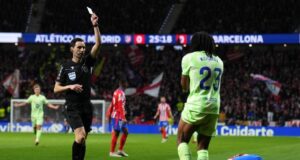 ريكاردو دي بورجوس في مباراة أتلتيكو وبرشلونة الموسم الماضي