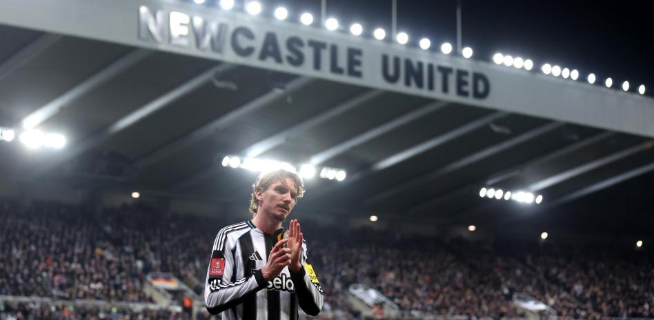 سجل نيك وولتميد 10 أهداف لصالح نيوكاسل.