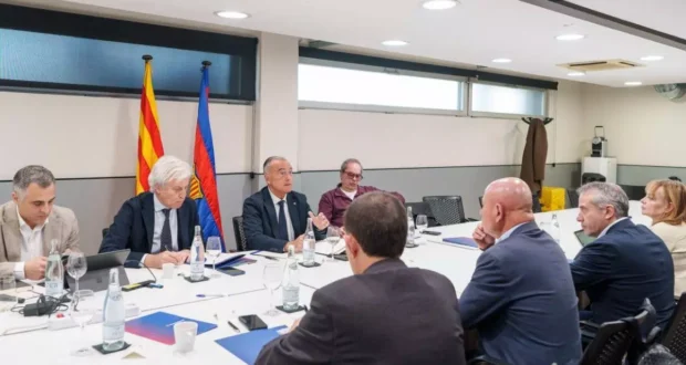 رافا يوستي و مجلس إدارة برشلونة