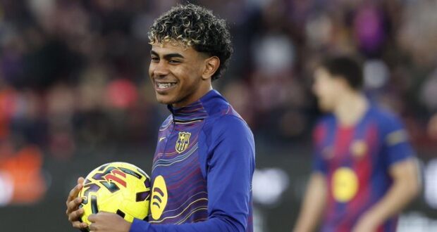 اتهام لامين يامال لزملائه في برشلونة بصفة الجواسيس 1 لامين يامال