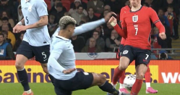 أراوخو يشعل غضب توخيل في ويمبلي 1 رونالد أراوخو