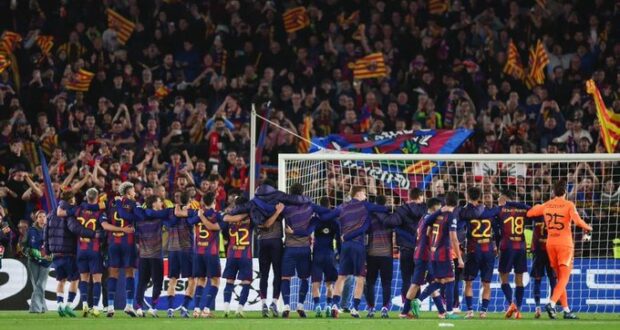 لاعبي برشلونة مع الجماهير