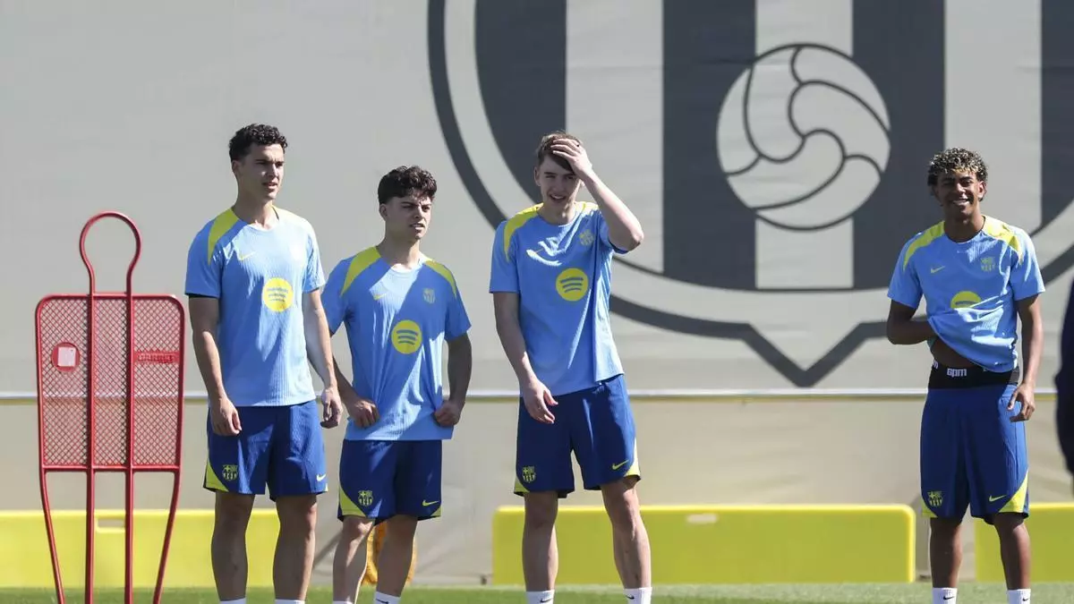 استقبل برشلونة أصغر لاعبيه في الحصة التدريبية الأخيرة قبل المباراة ضد سيلتا فيغو / فالنتي إنريتش