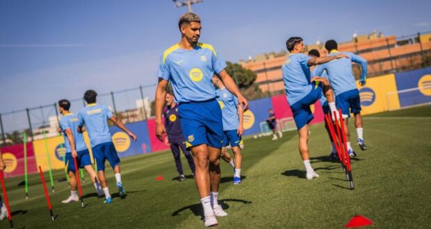 تفاصيل الإستعداد الأول في برشلونة لقمة الأبطال 3 رونالد أراوخو