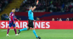 قام كوفاتش بطرد تشافي وأراوخو في المباراة الأخيرة التي قاد فيها برشلونة