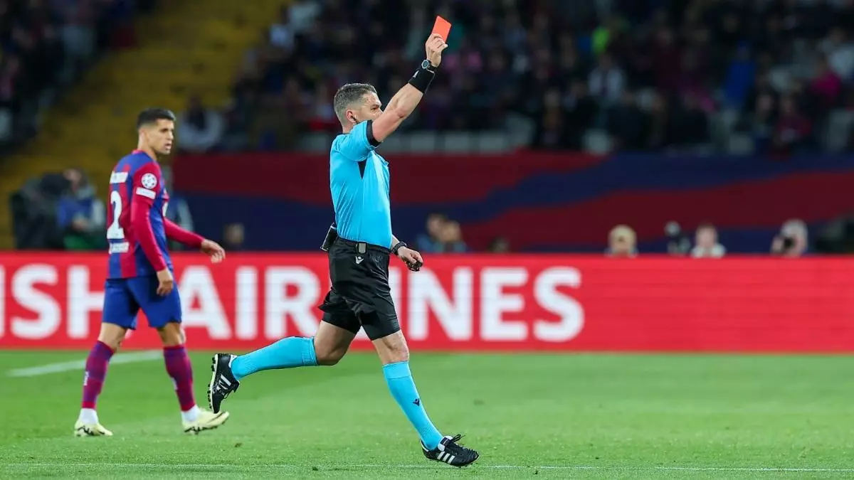 قام كوفاتش بطرد تشافي وأراوخو في المباراة الأخيرة التي قاد فيها برشلونة