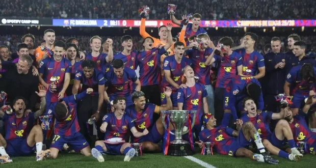 تتويج برشلونة بالليغا