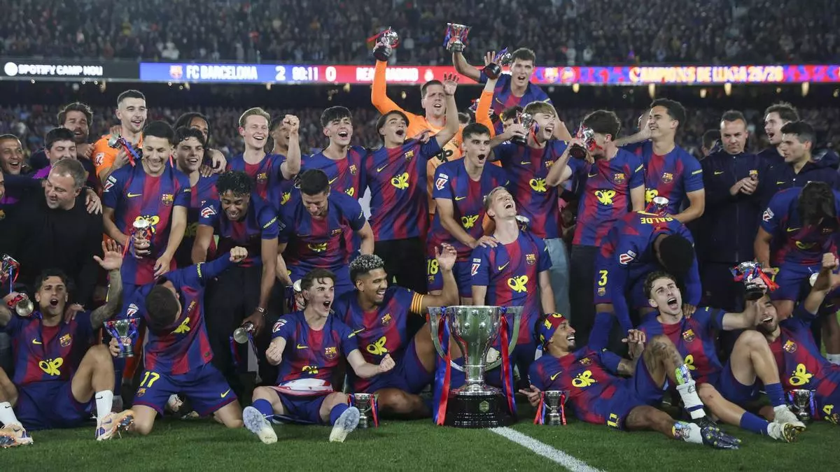 تتويج برشلونة بالليغا