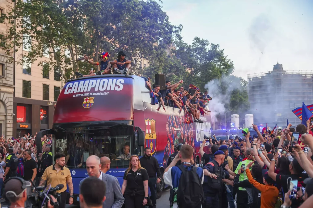 موكب تتويج برشلونة بالدوري