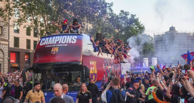 موكب تتويج برشلونة بالدوري