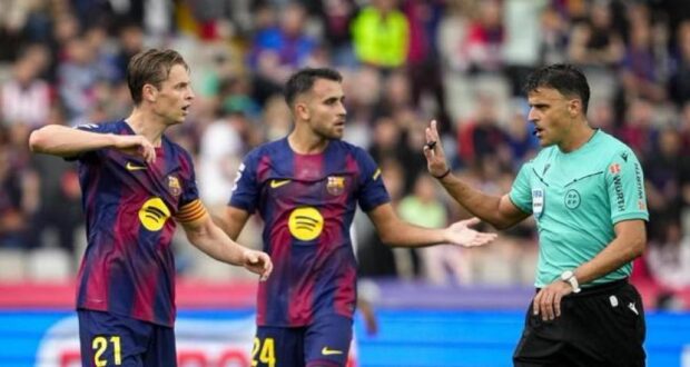 شهد أداء جيل مانزانو التحكيمي في نادي برشلونة هذا الموسم العديد من المباريات المثيرة للجدل