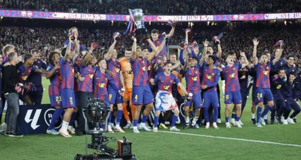 تتويج برشلونة بالليغا