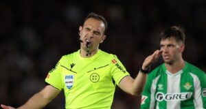 غييرمو كوادرا فرنانديز في مباراة برشلونة وبيتيس