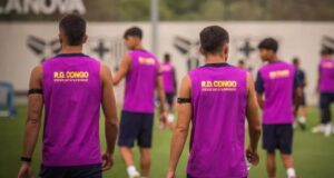 شعار كونغو في قميص تدريبات برشلونة