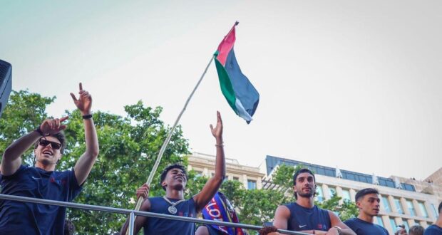 نائب كتالوني يشيد بشجاعة لامين يامال في مسيرة الأبطال 1 لامين يامال