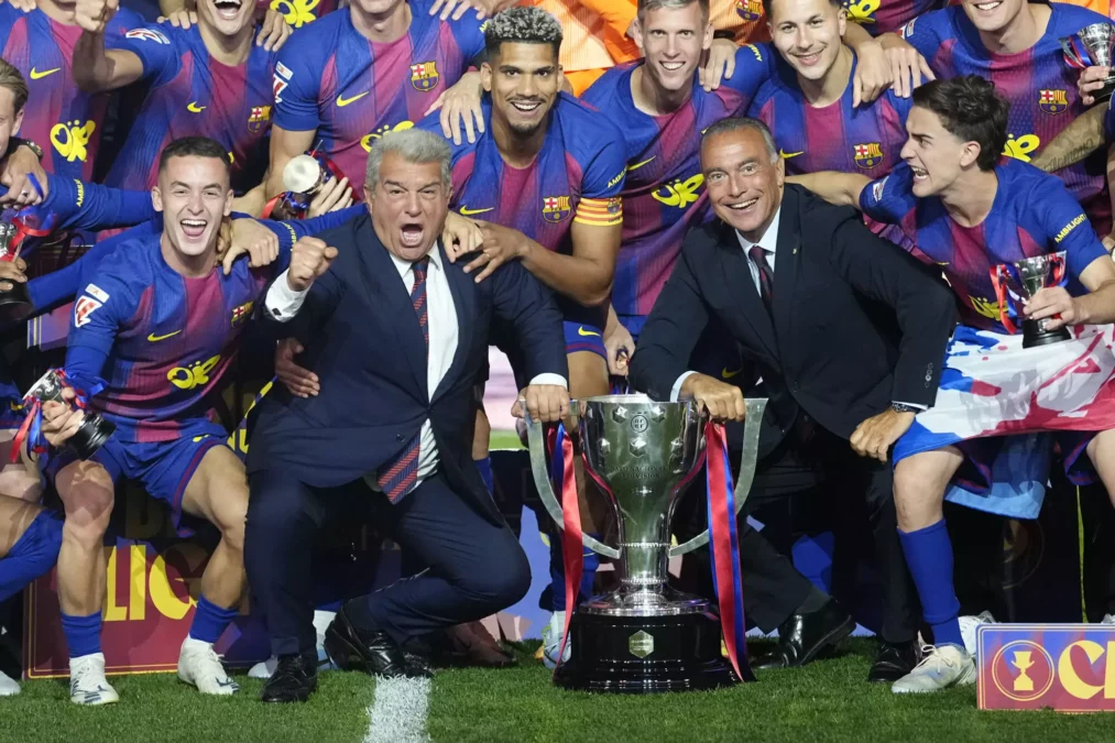 تتويج برشلونة بالليغا