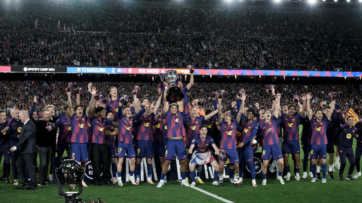 تتويج برشلونة بالليغا