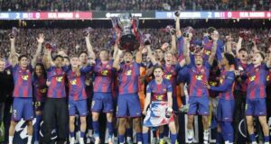 تتويج برشلونة بالليغا
