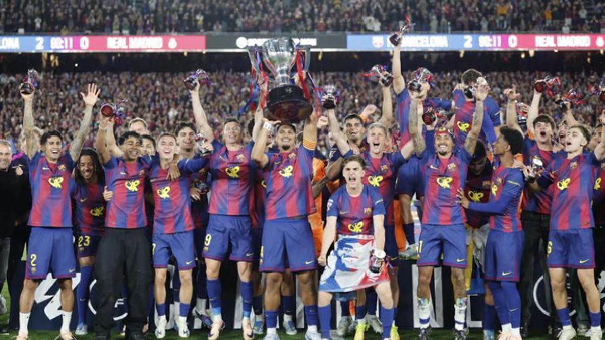 تتويج برشلونة بالليغا