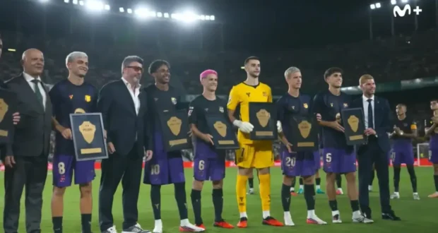 لاعبي برشلونة أبطال العالم