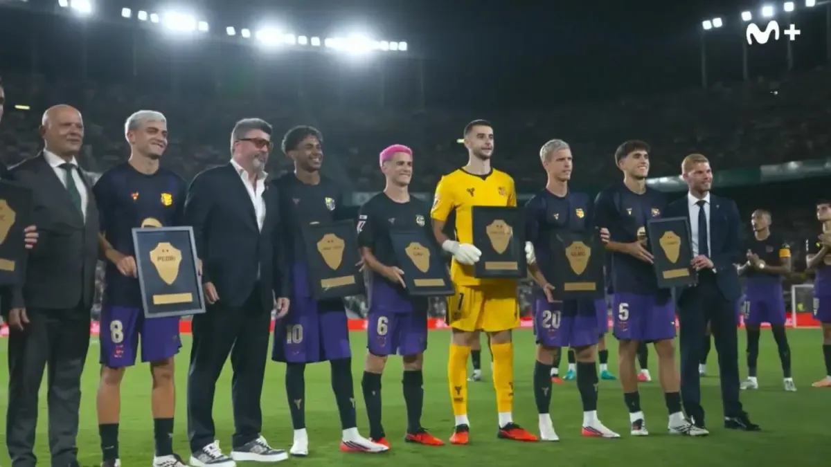 لاعبي برشلونة أبطال العالم